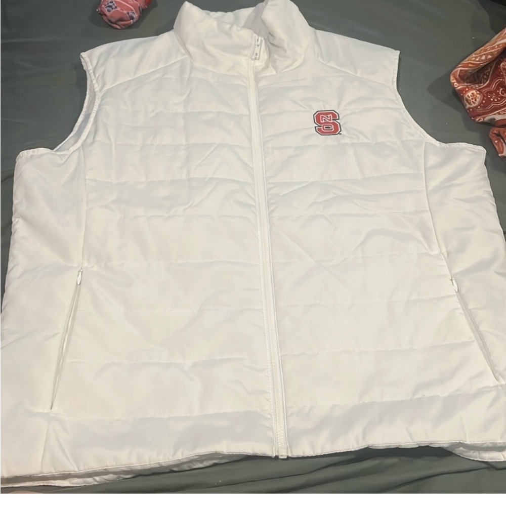 NC State Wolfpack ladies vest size XXL. Port Authority brand. Like NEW!